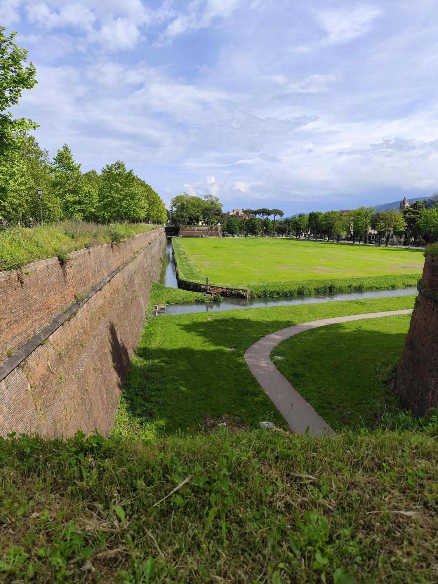 Casa Rosina + Box Per Auto 2 Bici 1,5Km Dalle Mura Lucca Exterior foto